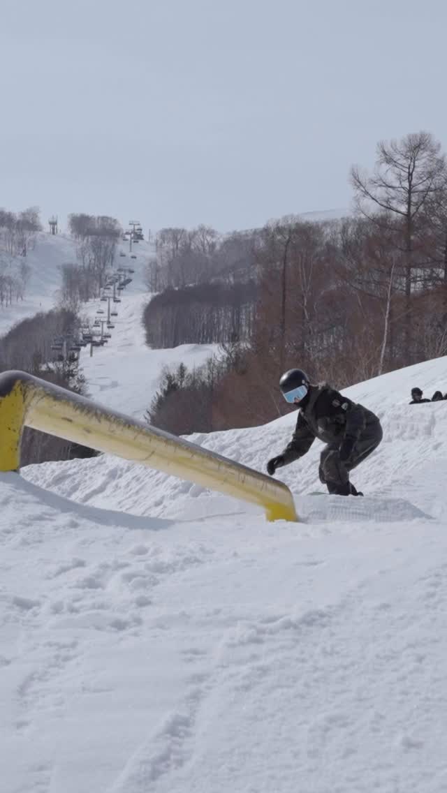 Make the most out of your springtime😎🌤️Check out our previous post for details on our upcoming snowboard freestyle workshops🙌🏼 | 📹 @joshvabien | #snowboard #snowboardinstructor #freestyleworkshop #niseko #thrudark